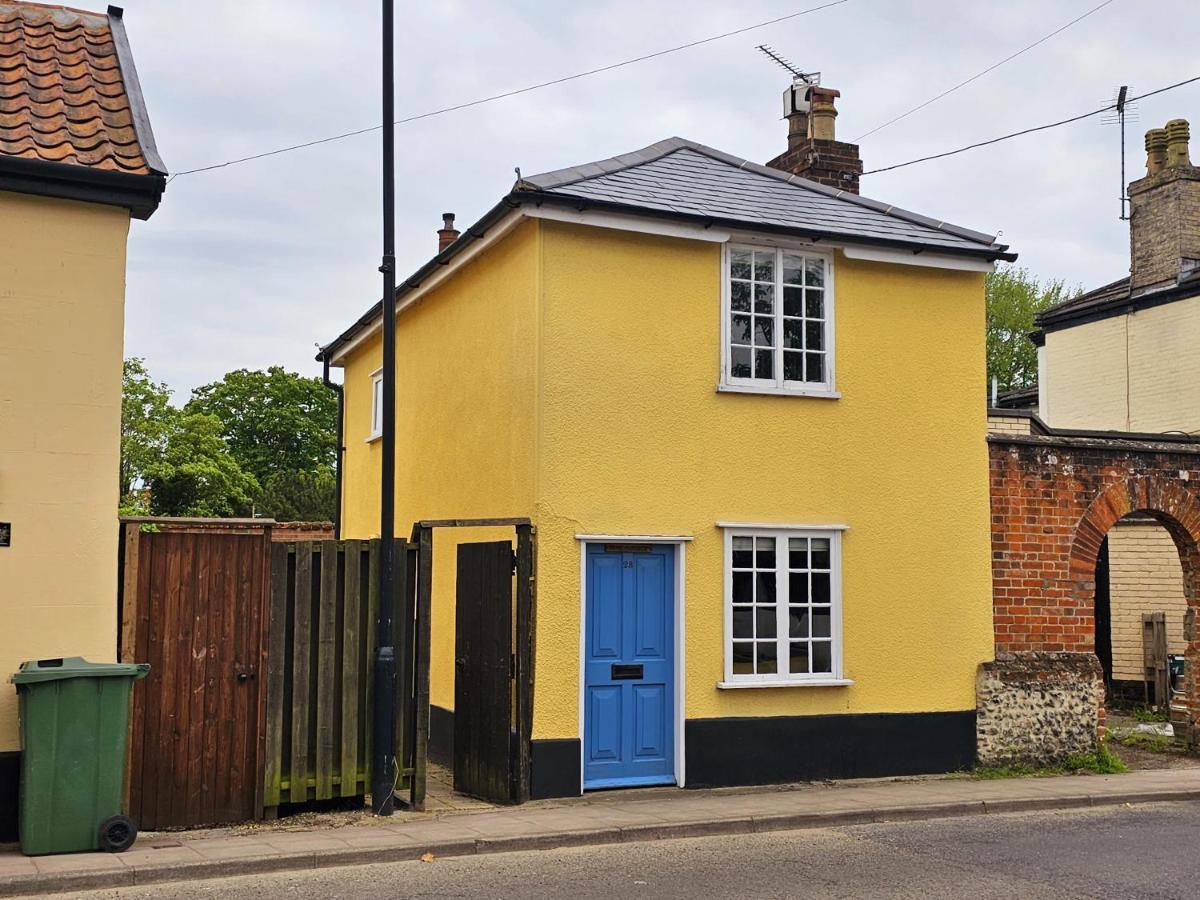 Perfectly Located Pretty Cottage Diss Exteriör bild