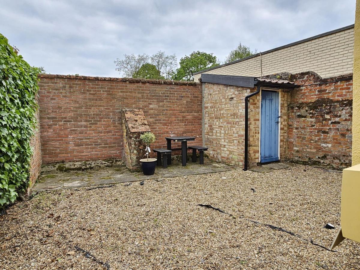 Perfectly Located Pretty Cottage Diss Exteriör bild